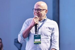 “MT é o Brasil que deu certo”, diz Pivetta em feira do agronegócio