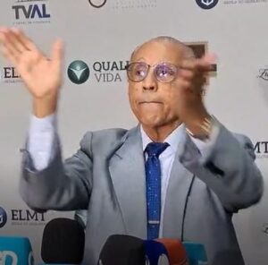 Júlio Campos perde a paciência com sindicalistas e chama segurança para expulsá-los da ALMT