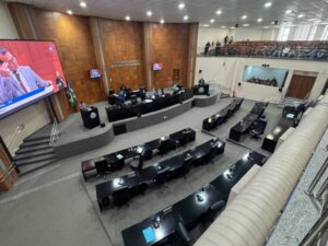 Com multa de R$ 50 mil por dia, ALMT é obrigada a votar veto a reajuste de servidores