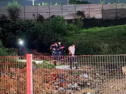 Homem de 52 anos é encontrado morto em terreno ao lado de UPA no Jardim Leblon