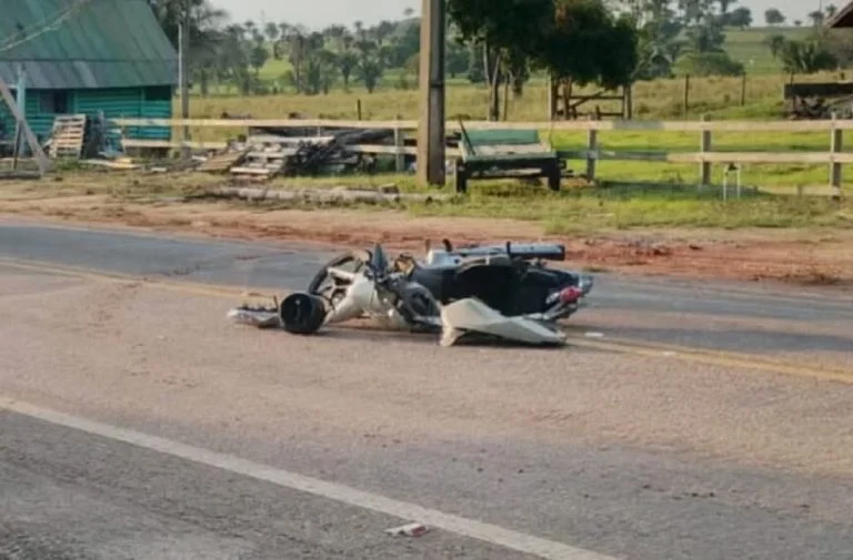 Mulher morre após perder controle de moto ao passar por quebra-molas em MT