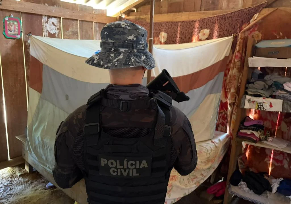 Polícia cumpre buscas contra suspeitos de aliciar menores pelas redes sociais em MT