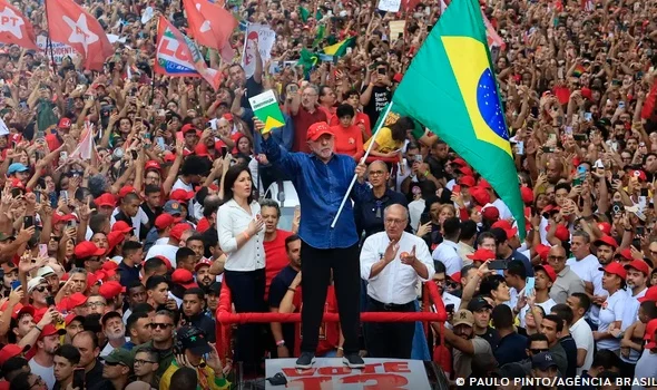 Lula se elege para quarto mandato após virada sobre Flávio Bolsonaro