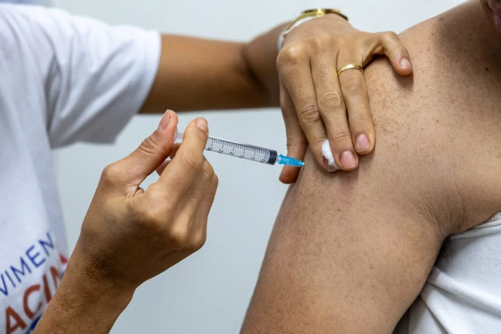 Influenza avança 92% e provoca 17 mortes na capital; crianças são as mais atingidas